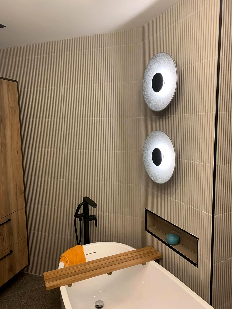 Ribbed tile, curbless shower, freestanding tub