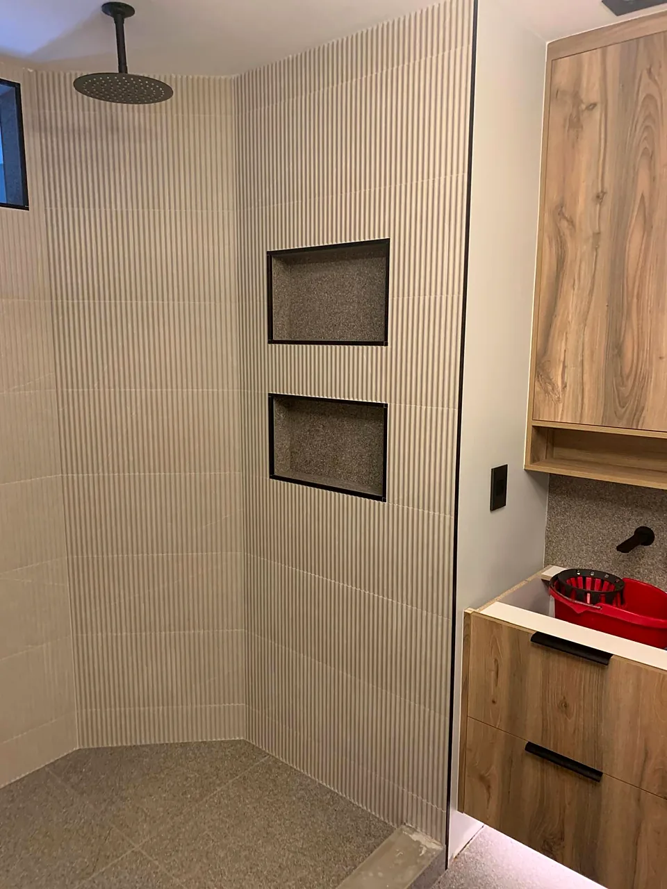 Ribbed tile, curbless shower, freestanding tub