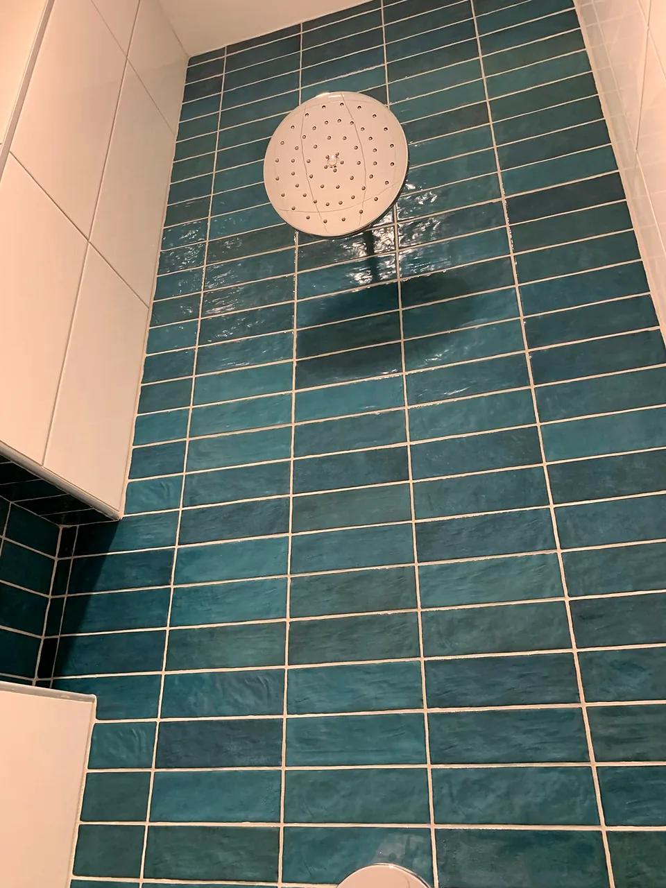 Teal gloss set in a stack bond