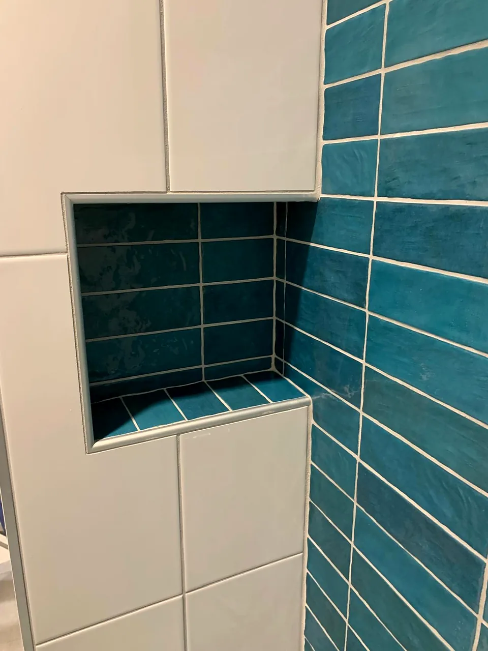 Teal gloss set in a stack bond